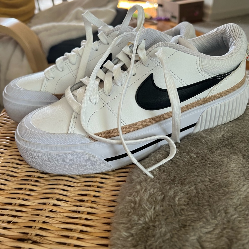 Nike Women's White and Black Sneakers